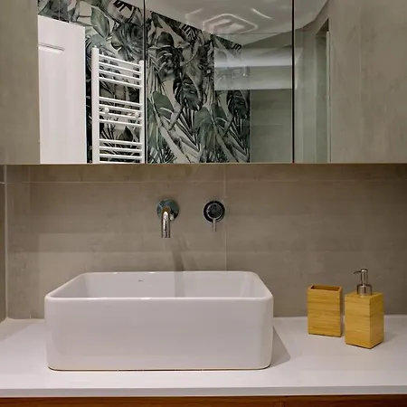 Again Downtown Premium With Parking شقة