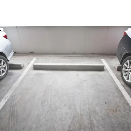Again 1 Downtown Premium With Parking شقة
